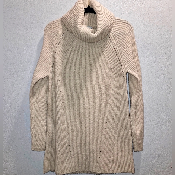 Cozy cowl neck oversized beige sweater - Picture 2 of 8